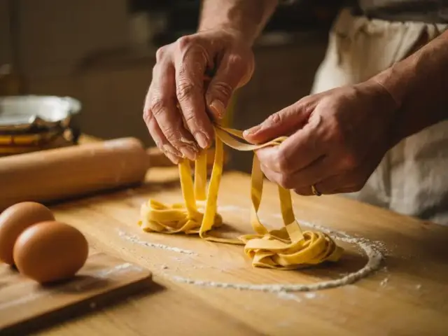 Domowe tagliatelle: przepis na makaron, który zawsze wychodzi!