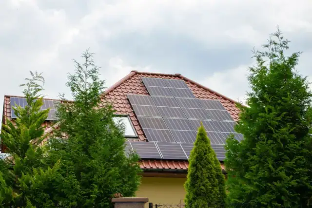 Ile kosztuje panel fotowoltaiczny i cała instalacja? Zobacz dotacje!