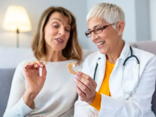 Jaki aparat słuchowy wybrać, aby uniknąć problemów ze słuchem?