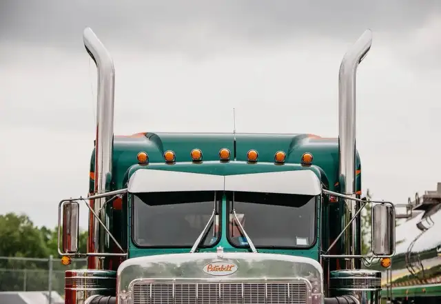 Ile kosztuje tir z naczepą? Ceny, które mogą cię zaskoczyć