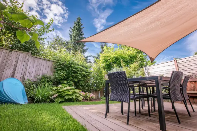 Jak zamontować żagiel na tarasie, aby uniknąć problemów i uszkodzeń