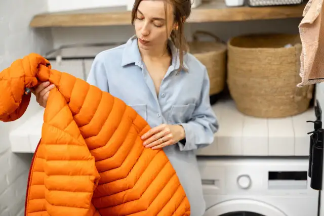 Jak złożyć kurtkę Quechua do kieszeni? Prosty przewodnik krok po kroku