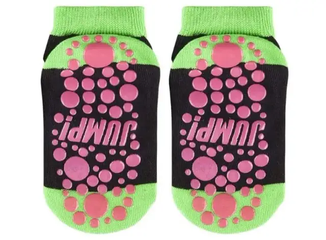 Zrób to sam: Antypoślizgowe skarpetki krok po kroku (DIY)