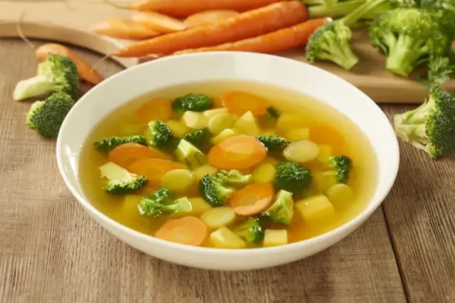 Zupa jarzynowa jak zrobić - prosty przepis na zdrową zupę pełną smaku