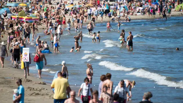 Gdzie zakaz kąpieli nad Bałtykiem? Sprawdź niebezpieczne miejsca