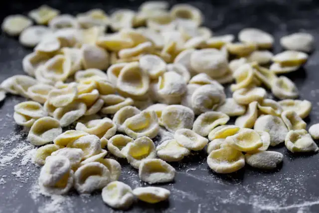 Makaron orecchiette: Ręcznie czy ze sklepu? Decyduj świadomie!