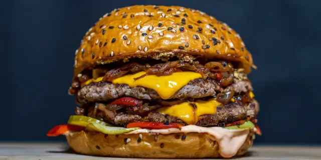 Jak zrobić dobrego hamburgera – sekrety idealnego smaku i składników