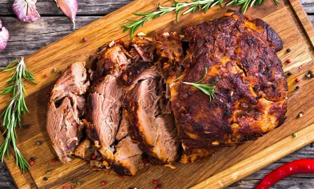 Jak idealnie upiec schab w piekarniku w naczyniu, aby był soczysty