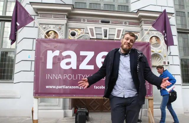 Ile zarabia Adrian Zandberg? Szokujące fakty o jego dochodach