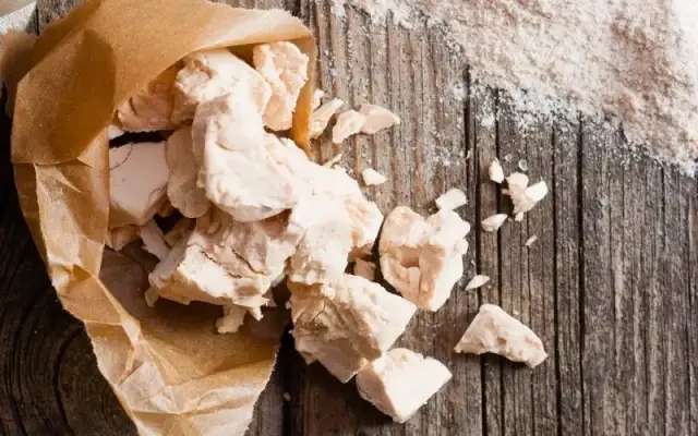 Czy drożdże są zdrowe? Oto korzyści, o których musisz wiedzieć.