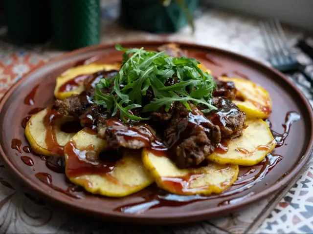 Z czym podawać wątróbkę drobiową, aby zachwycić smakiem?