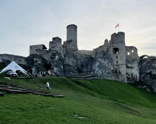 Zamek Ogrodzieniec atrakcje, które musisz zobaczyć podczas wizyty