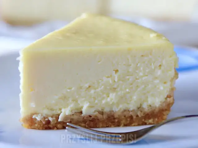 Sernik z wiaderka: Przepis na idealny, kremowy sernik bez pęknięć!