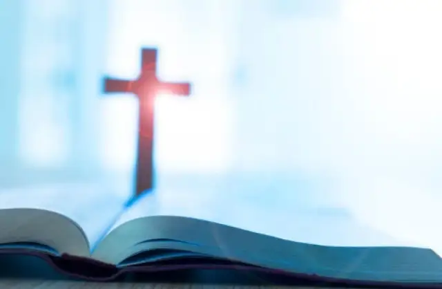 Czy erekcja to grzech? Odkryj, co mówią religie i moralność