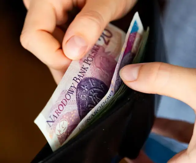 Ile zarabia elektryk na statku? Zaskakujące różnice w wynagrodzeniach