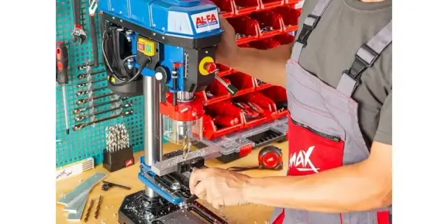 Jak wybrać najlepszą wiertarkę stołową do warsztatu – porady i ranking modeli