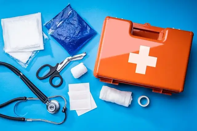 Co to jest apteczka pierwszej pomocy i co powinna zawierać?