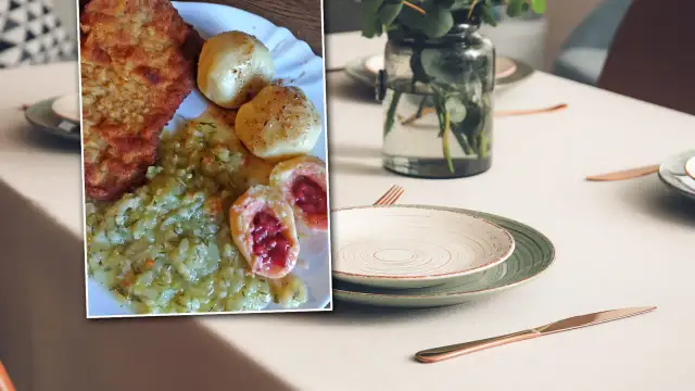 Pyszny obiad: panierowany kotlet, ziemniaki i kluski z owocami. Po prawej stronie stół nakryty do lunchu.