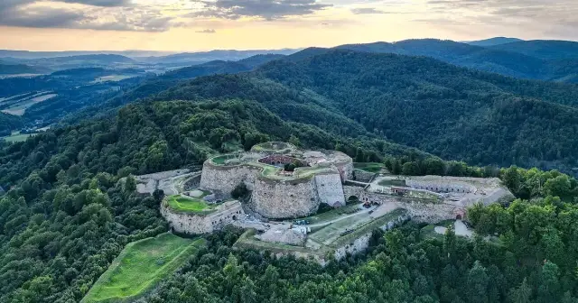 Srebrna Góra atrakcje: Odkryj najciekawsze miejsca i historie