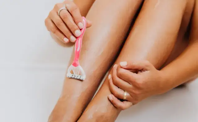 Jak się golić pod włos, aby uniknąć podrażnień i zacięć