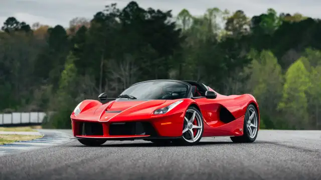 Ile kosztuje Ferrari LaFerrari? Zaskakujące ceny i czynniki wpływające na koszt