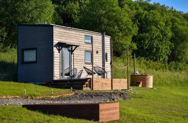 Czy budynek gospodarczy może mieć komin? Oto kluczowe przepisy i wymagania