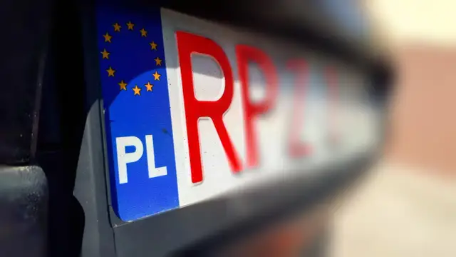 Czerwone rejestracje: Znaczenie oraz Funkcja Czerwonych Tablic