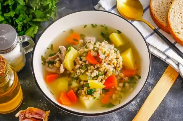 Jaka kasza do krupniku? Jęczmienna, jaglana i inne - wybierz najlepszą!