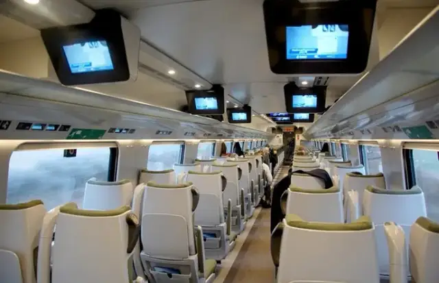 Pociąg EIP co to znaczy? Odkryj zalety podróży Pendolino