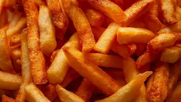Frytki jak z restauracji? Chrupiące domowe frytki: przepis!