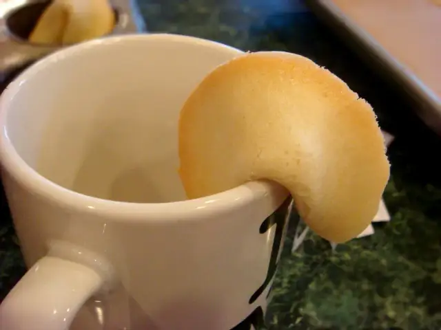 Jakie wróżby do ciastek, które rozbawią i zaskoczą gości