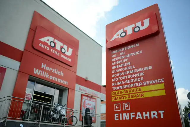 ATU Autoteile Unger Filiale mit Schildern für Inspektion, Reifen, Bremsen, Ölwechsel und mehr.