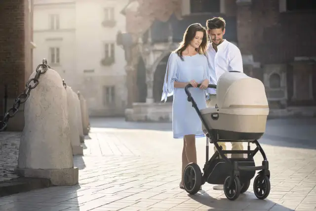 Codzienne spacery z niemowlakiem: Praktyczny poradnik dla rodziców