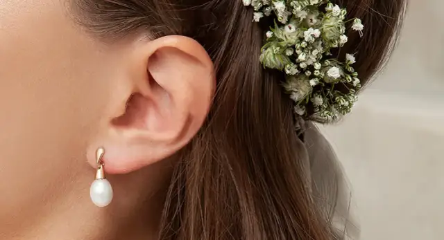 Jakie kolczyki do sukni ślubnej - uniknij błędów w wyborze dodatków