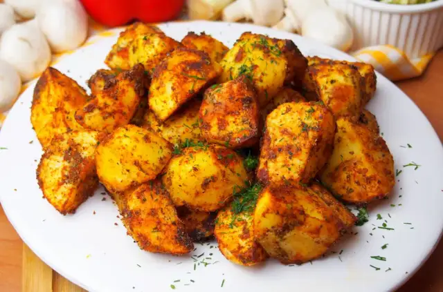Jakie przyprawy do pieczonych ziemniaków, które zachwycą smakiem
