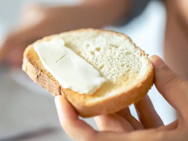 Gdzie kupić wegańskie masło? Najlepsze opcje i porady zakupowe