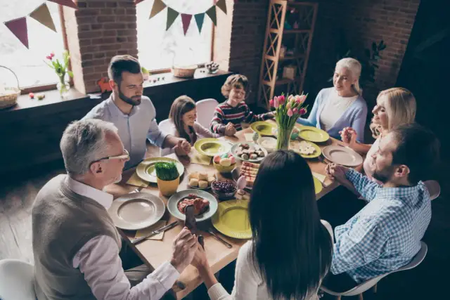 Jakie modlitwy przy śniadaniu wielkanocnym wzbogacą Twoje świętowanie