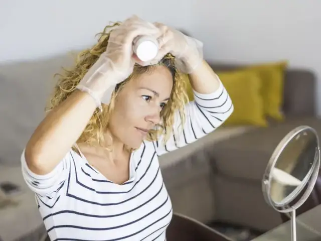 Czy rozjaśniacz się zmywa? Poznaj skutki i metody usuwania