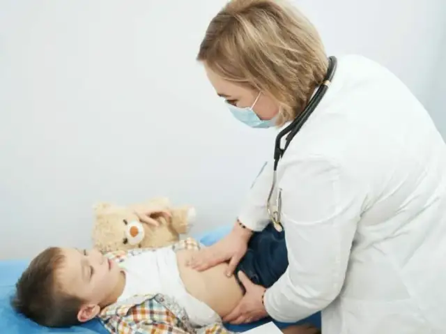 Skuteczne metody odrobaczania: farmakologiczne i naturalne sposoby