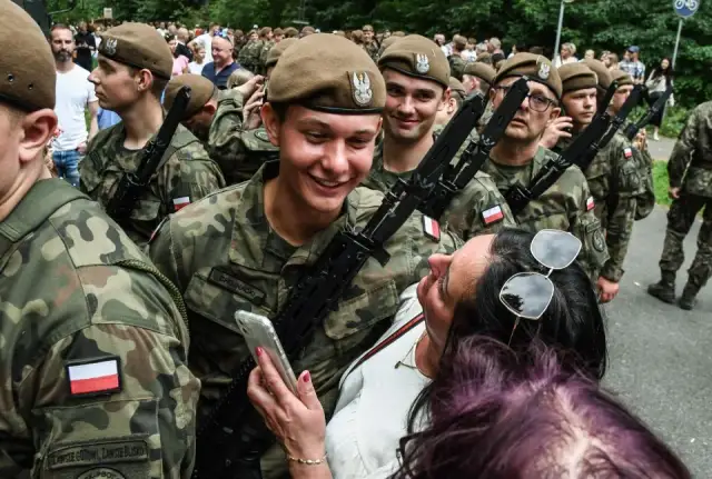 Zarabiaj w WOT: Ile możesz zarobić rocznie i miesięcznie?