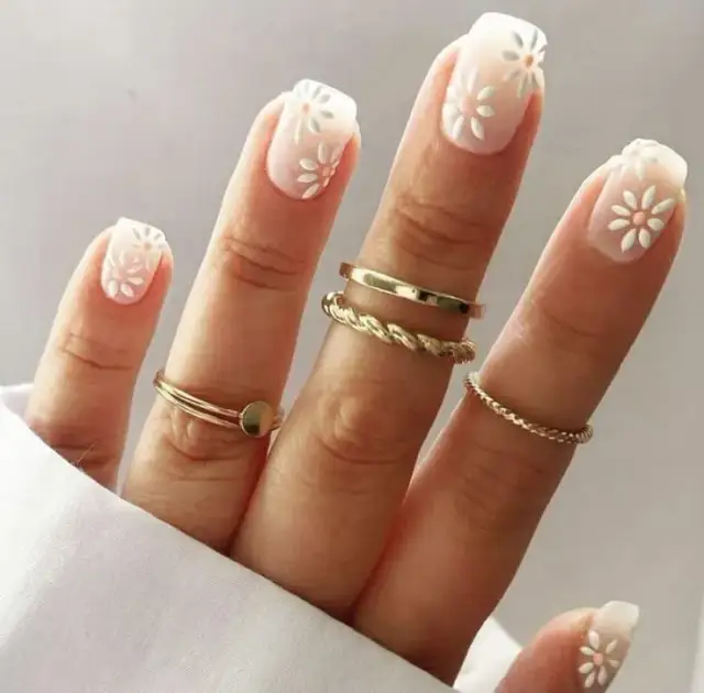 Inspírate con las últimas tendencias de uñas decoradas blancas elegantes