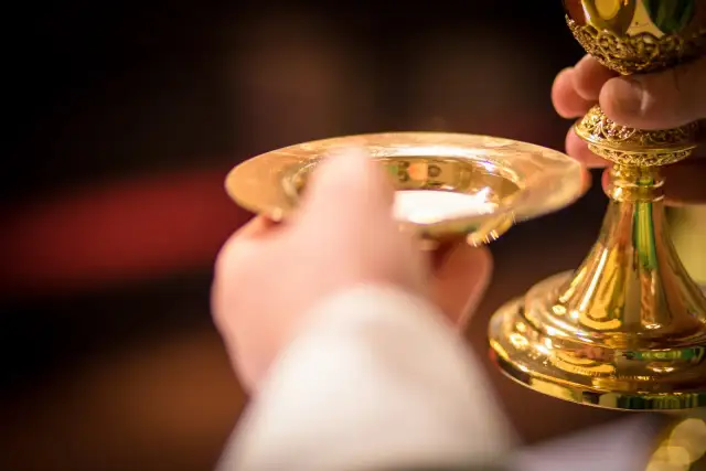Ile trzeba dać na msze gregoriańskie? Poznaj koszty i szczegóły