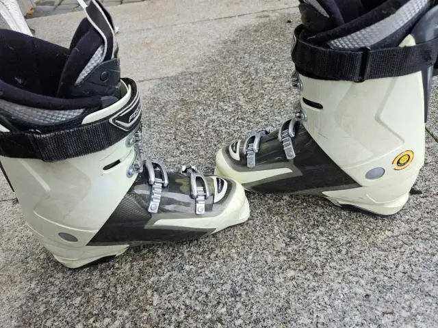 Buty narciarskie 27.5: Twój idealny rozmiar EU i 5 błędów do uniknięcia.