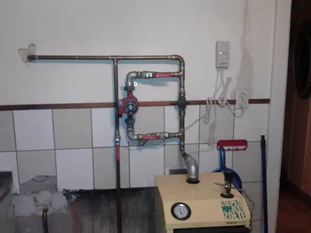 Instalacja hydrauliczna z pompą obiegową CO i kotłem.