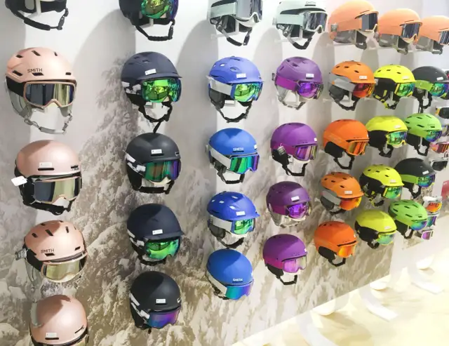 Co pod kask narciarski? Wybierz idealne i uniknij błędów!