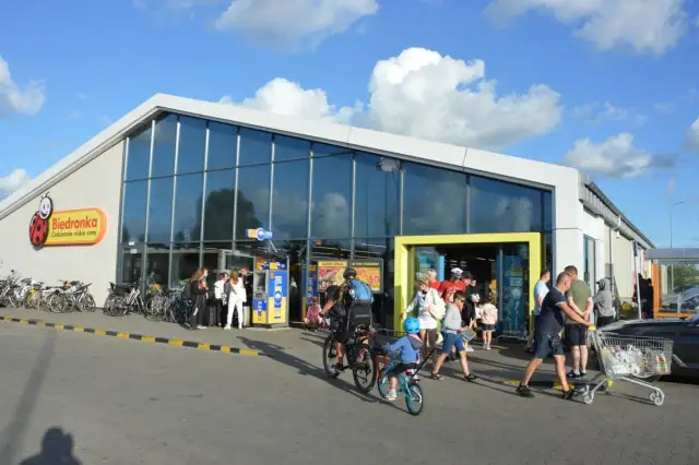 Czy w Łebie jest Biedronka? Sprawdź lokalizację i ofertę sklepu