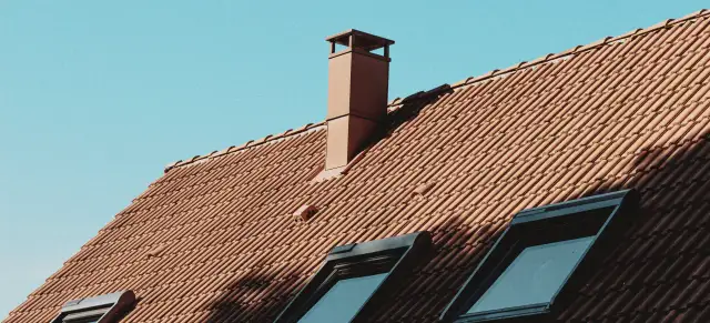 Czym ocieplić komin? Wybierz najlepsze materiały i uniknij błędów