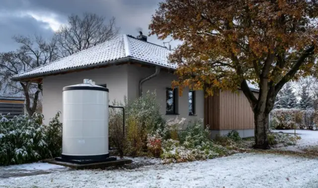 Deszczówka zimą: Opróżnić zbiornik czy zabezpieczyć? Ekspert radzi