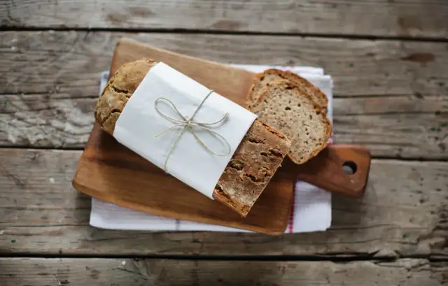 Czy chleb żytni jest zdrowy? Poznaj fakty i wybierz najlepszy!