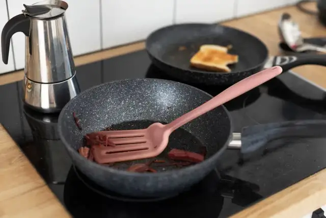 Kuchnia indukcyjna ile kW: poznaj moc i oszczędności energii